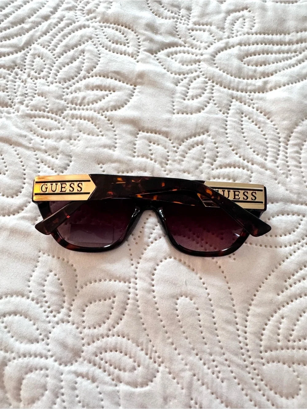 GUESS Women's Tortoiseshell Cat Eye Sunglasses - Brown. New